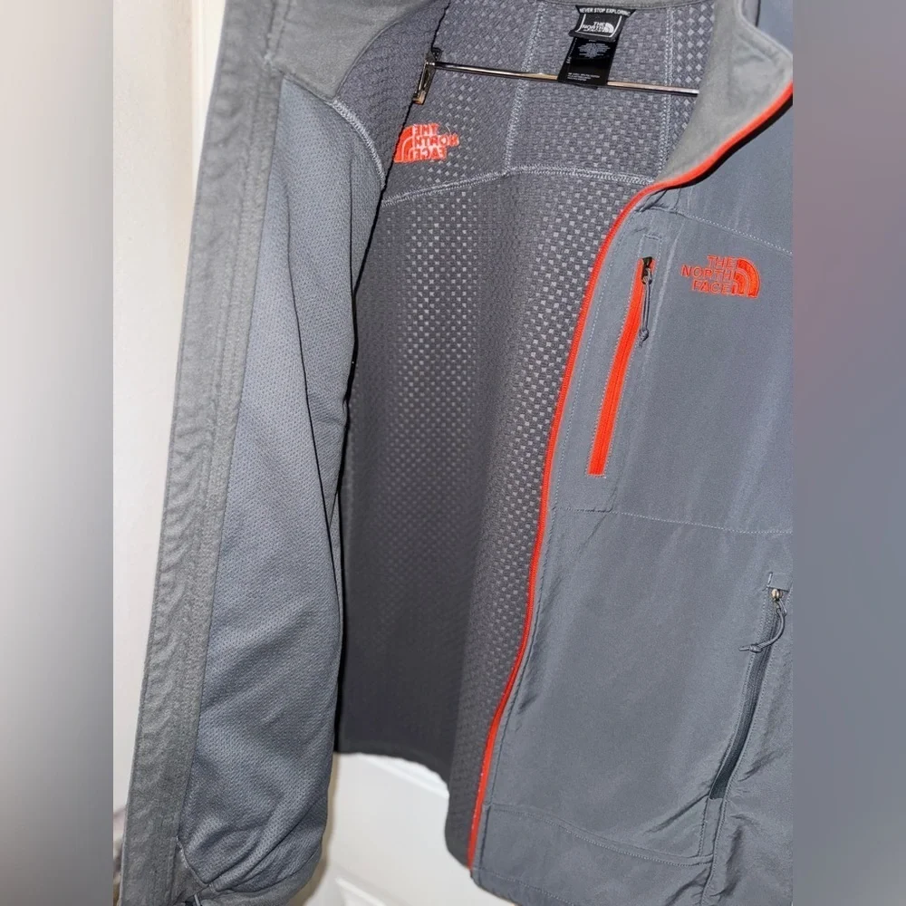 The North Face Men's Apex Bionic Vest Large in gray and Orange